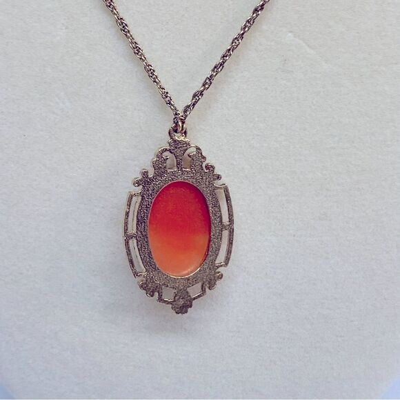1928 Cameo Necklace on Gold Tone Chain 22” Gorgeous - Picture 3 of 6